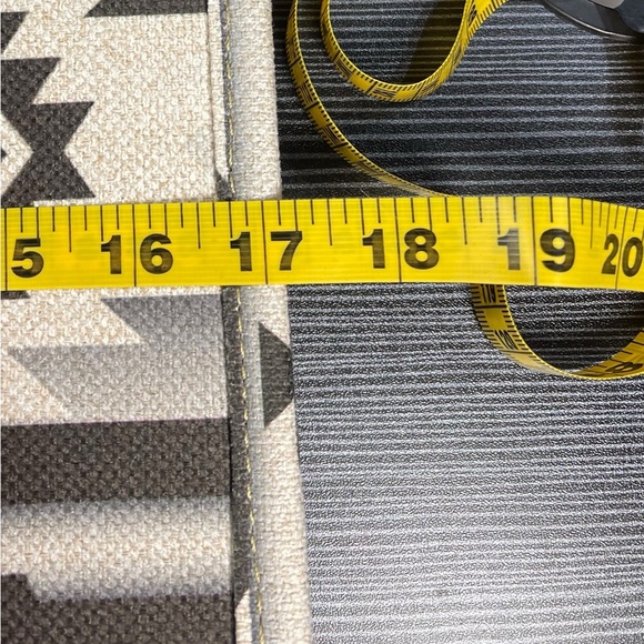 Elegant Wrangler Black & White Aztec Tote Bag - Brand New with Tags - Picture 7 of 9